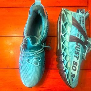 Just so so comfy shoes for men, light green, size 10.5